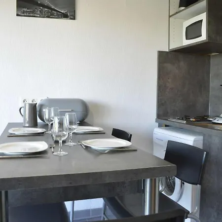 Cap D'agde, 2 Pieces, 4 Personnes - Fr-1-249-128 *